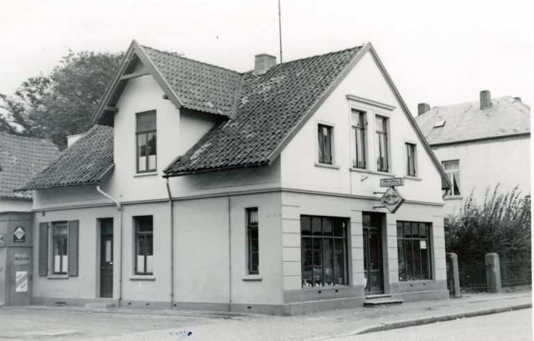 Historisches Foto des Geschäftshauses