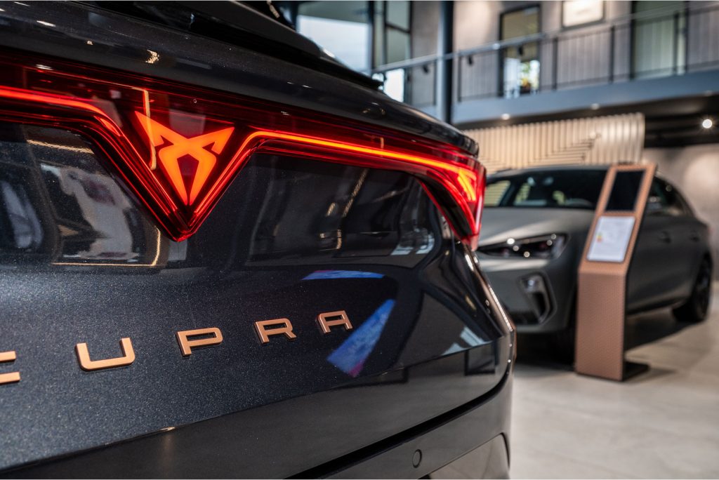 Heckdetail eines CUPRA in der Ausstellung