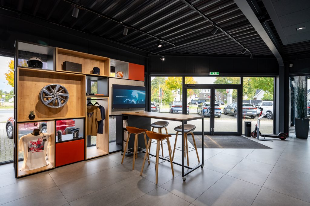 Beratungsbereich im Autohaus Brüning