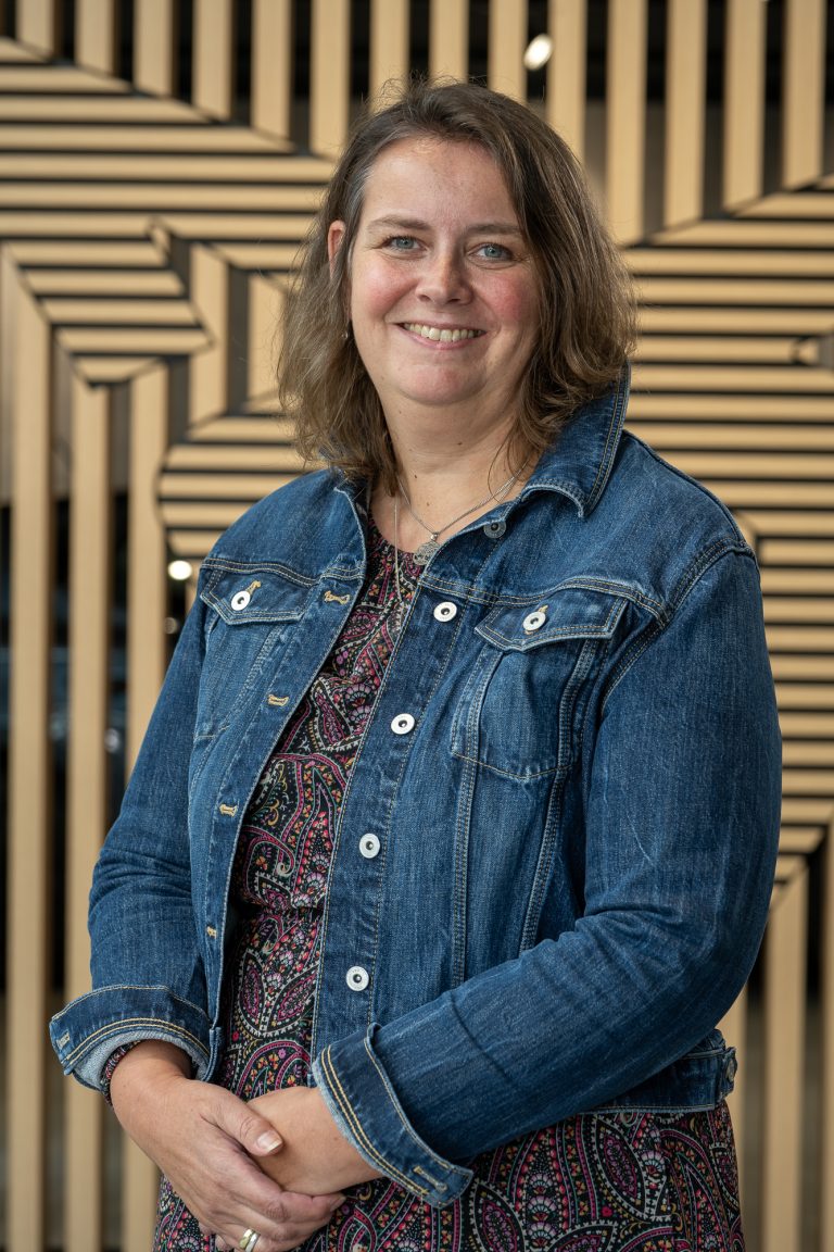 Jennifer Franz, Back Office