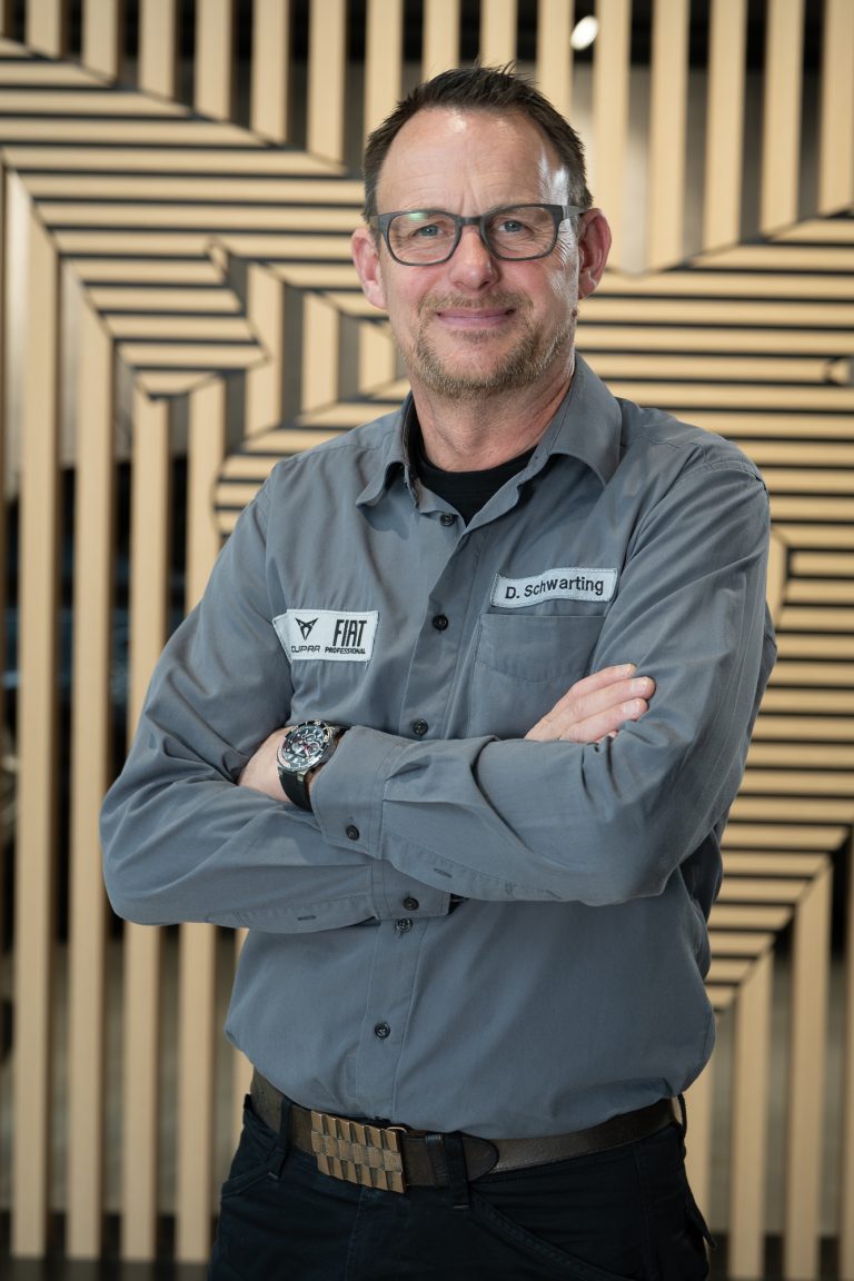 Dirk Schwarting, Kundendienstberater